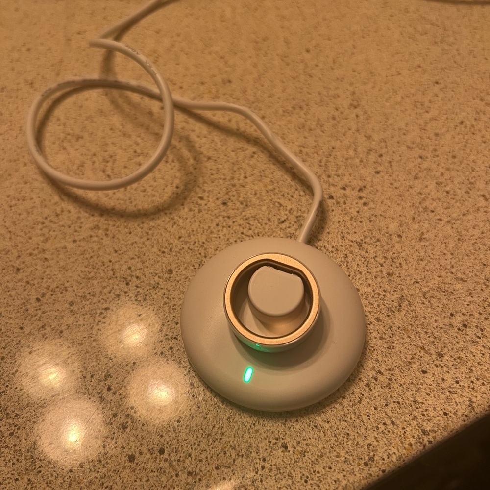 Femometer White and Gold size 8 ring with Charging Dock